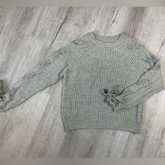 Sweaters - Women’s super soft grey knit sweater size large.